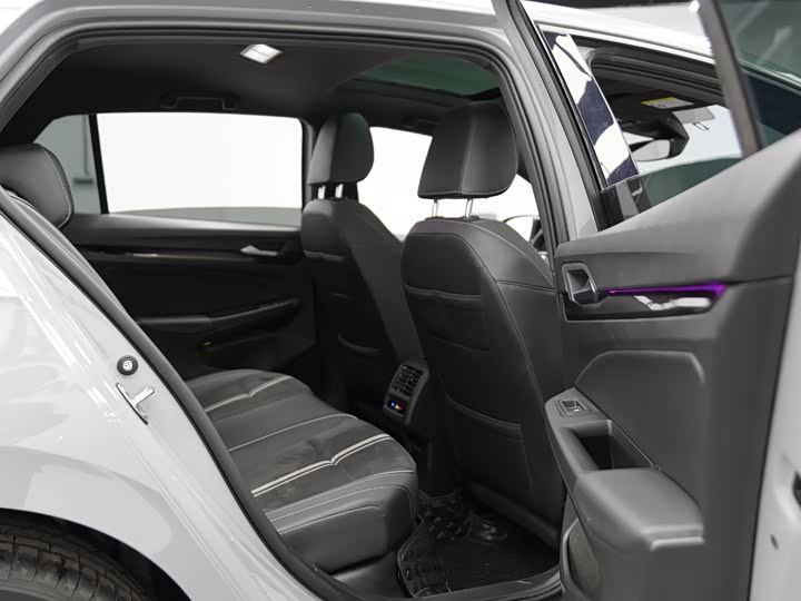 Фото 22 - Volkswagen Golf