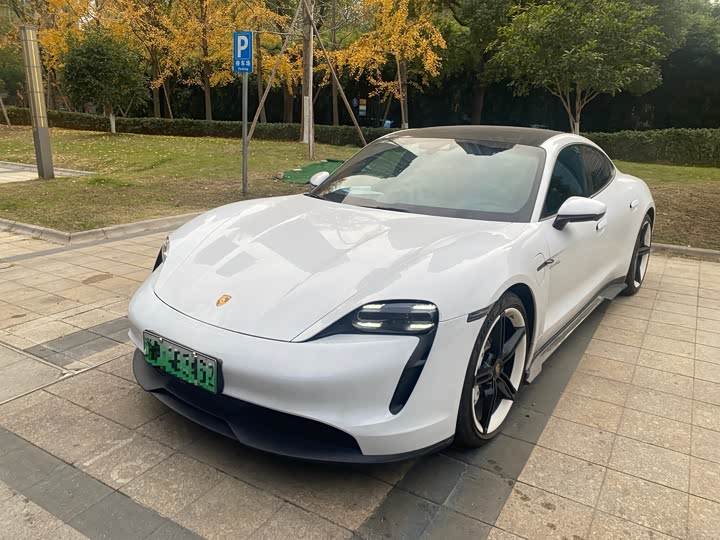 Фото 1 - Porsche Taycan