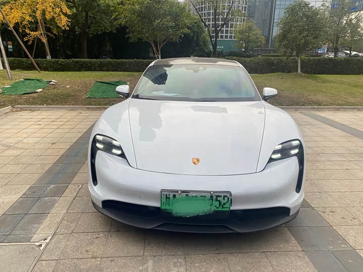 Фото 2 - Porsche Taycan