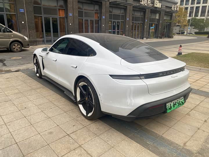 Фото 4 - Porsche Taycan