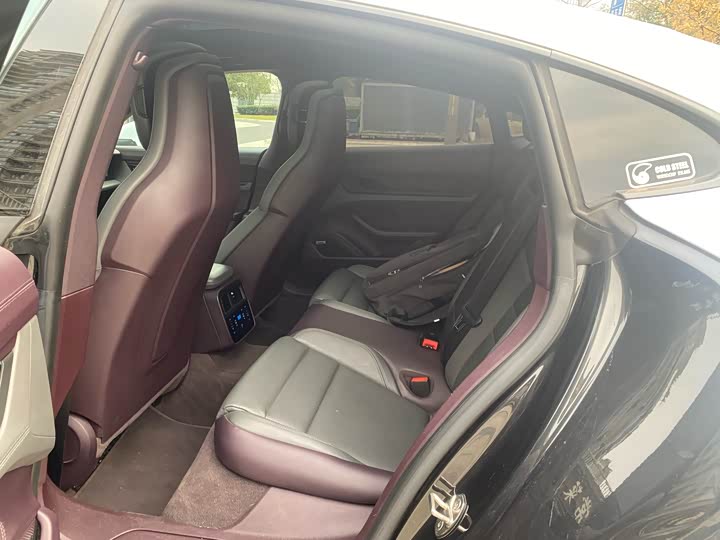 Фото 6 - Porsche Taycan