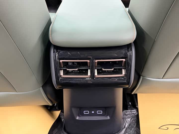 Фото 15 - Chery iCar 03