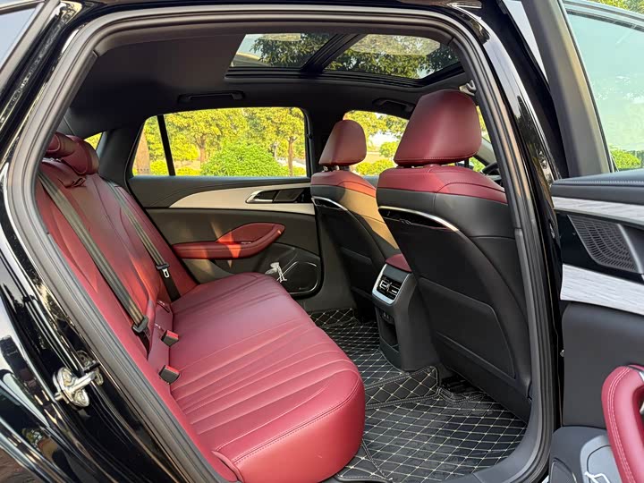 Фото 13 - Hongqi H5