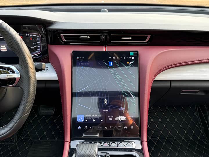 Фото 17 - Hongqi H5