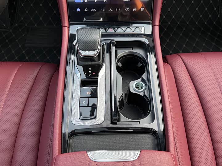 Фото 18 - Hongqi H5