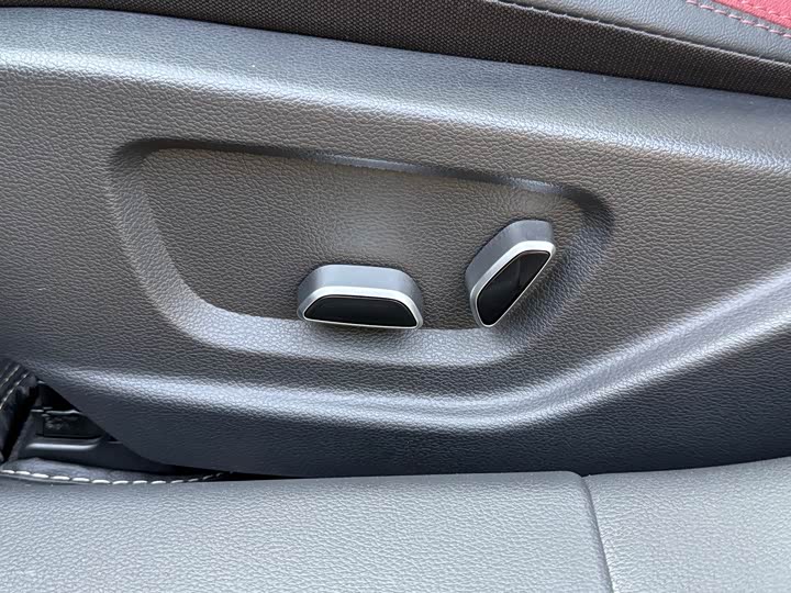 Фото 22 - Hongqi H5