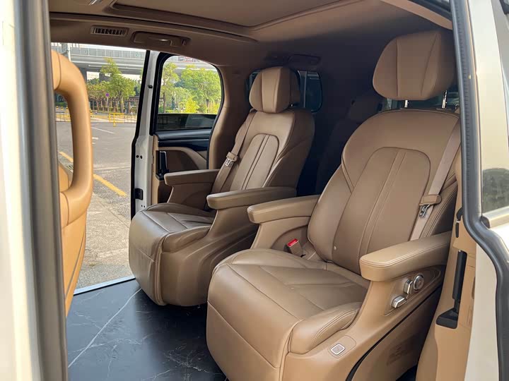 Фото 10 - Buick GL8 ES