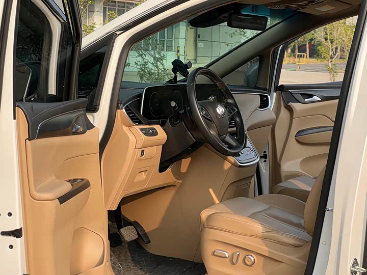 Фото 9 - Buick GL8 ES