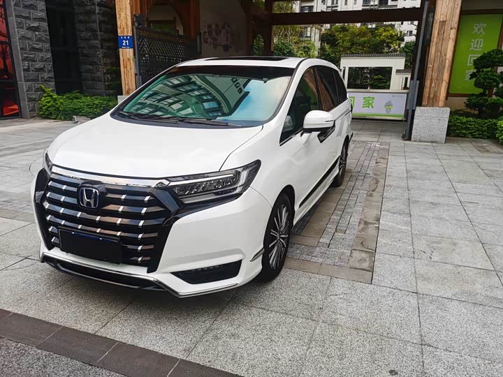 Фото 1 - Honda Elysion