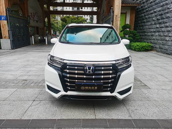 Фото 2 - Honda Elysion