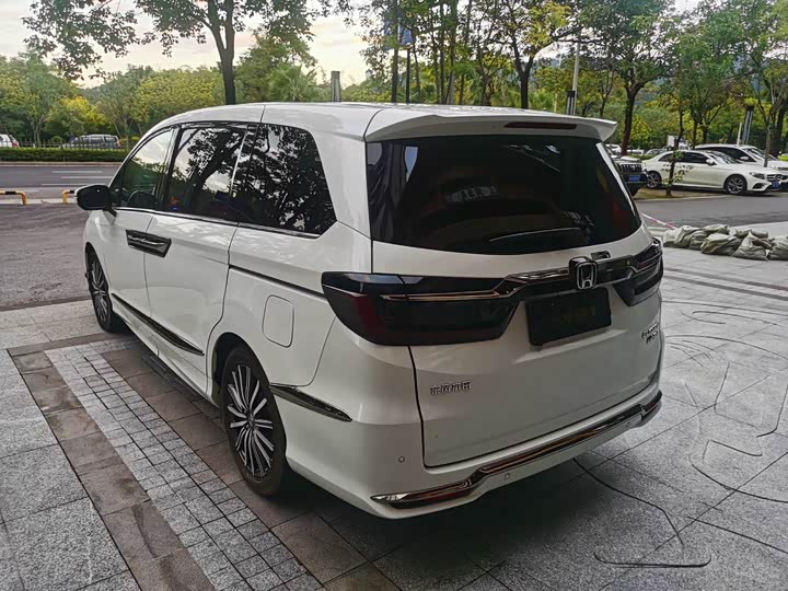 Фото 8 - Honda Elysion