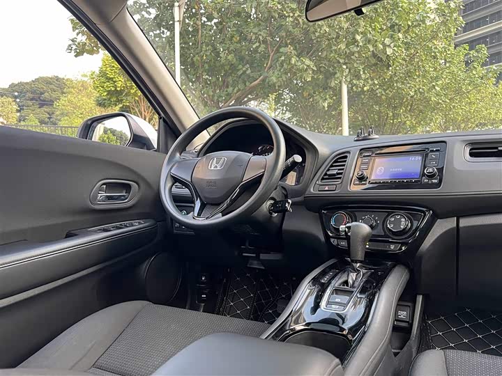 Фото 11 - Honda Vezel