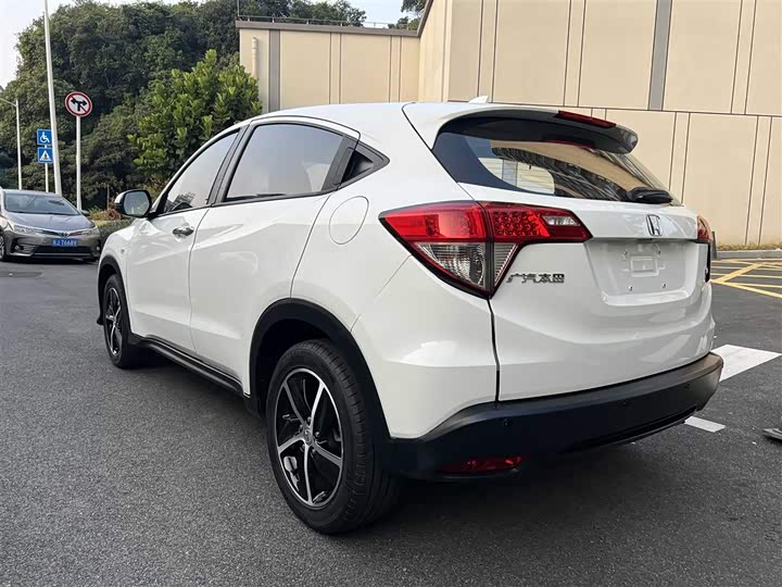 Фото 3 - Honda Vezel