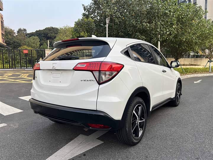 Фото 8 - Honda Vezel