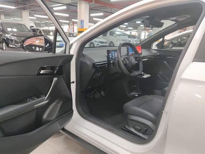 Фото 16 - MG Motor 4 EV