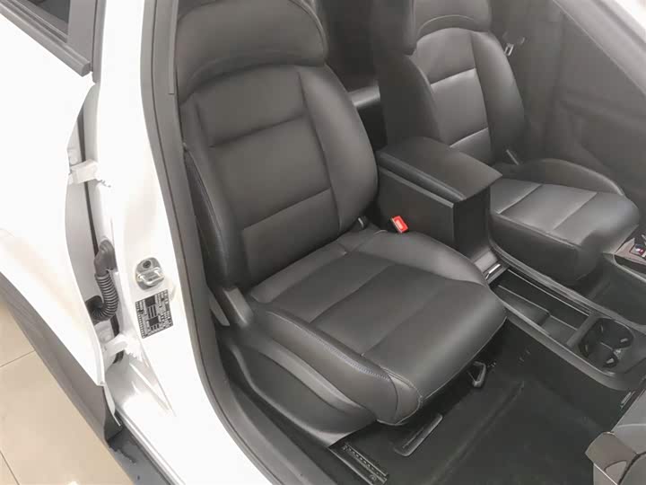 Фото 25 - MG Motor 4 EV