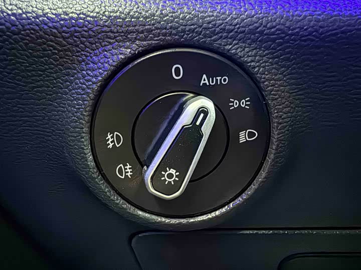 Фото 11 - Volkswagen Sagitar L