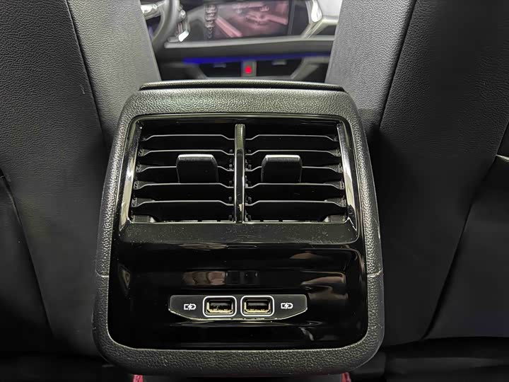 Фото 18 - Volkswagen Sagitar L