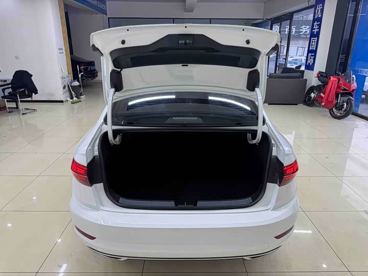 Фото 20 - Volkswagen Sagitar L