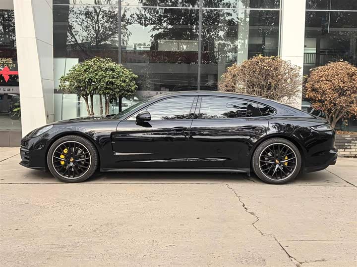 Фото 2 - Porsche Panamera