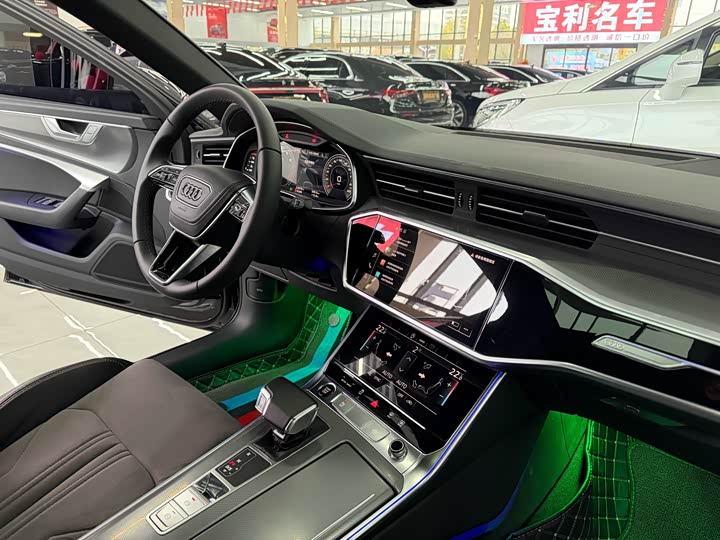 Фото 11 - Audi A6L