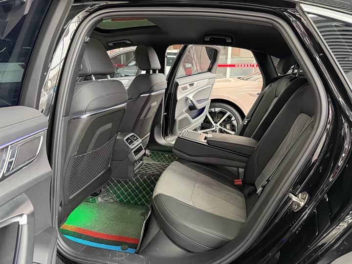 Фото 7 - Audi A6L