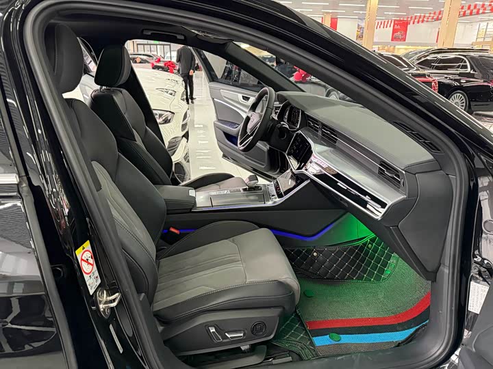 Фото 9 - Audi A6L