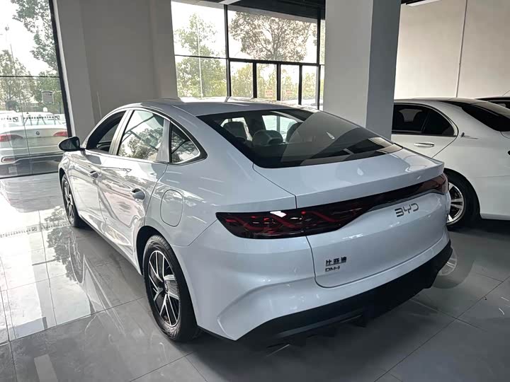 Фото 8 - BYD Qin L