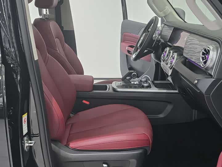 Фото 9 - Tank 300