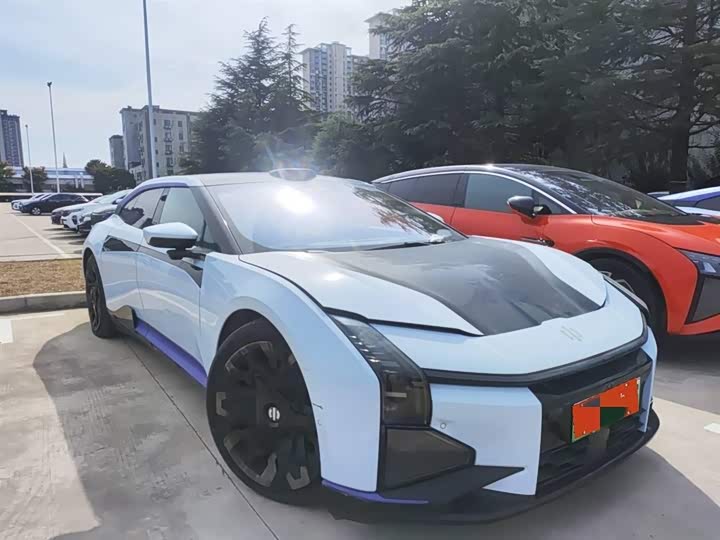 Фото 2 - HiPhi Z