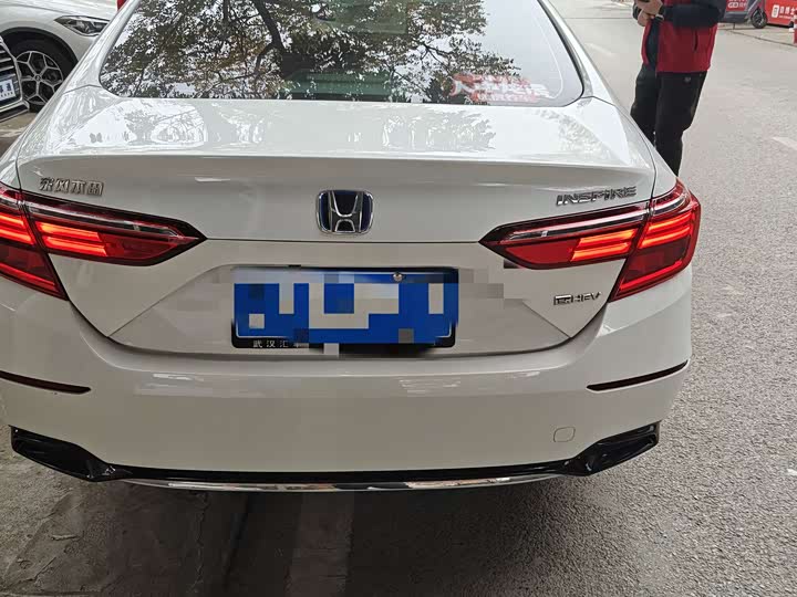 Фото 3 - Honda Inspire