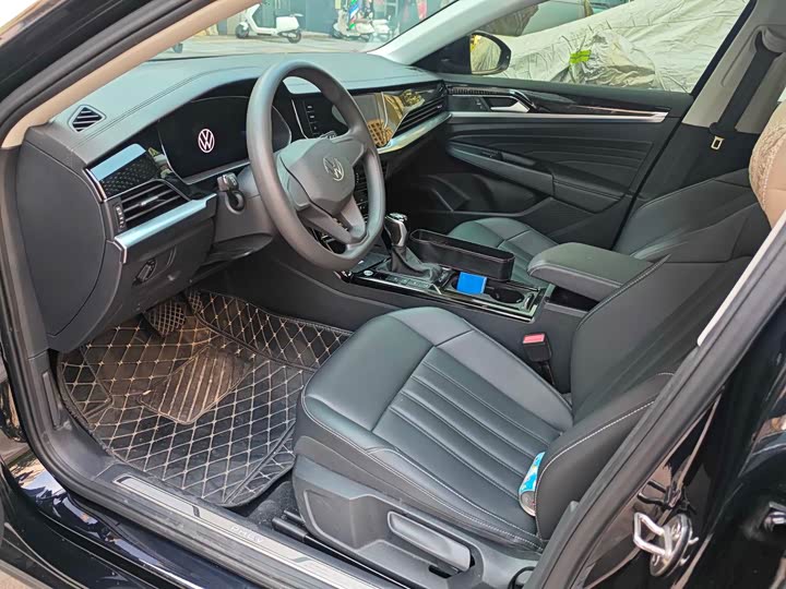 Фото 2 - Volkswagen Passat Hybrid