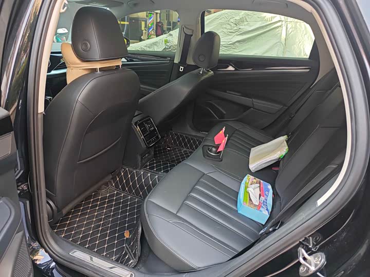 Фото 3 - Volkswagen Passat Hybrid