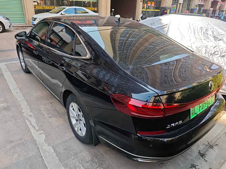 Фото 4 - Volkswagen Passat Hybrid