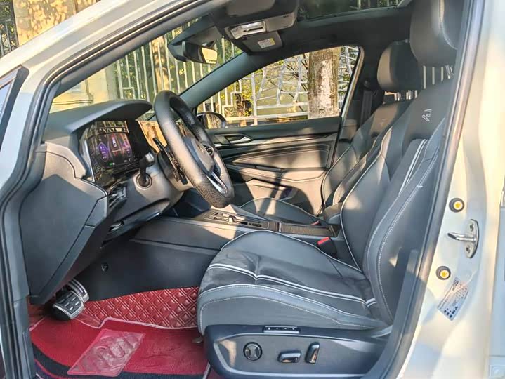 Фото 5 - Volkswagen Golf