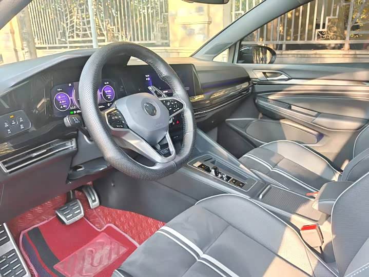 Фото 8 - Volkswagen Golf