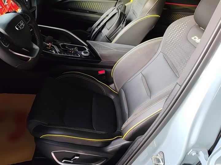 Фото 15 - Geely Tugella S