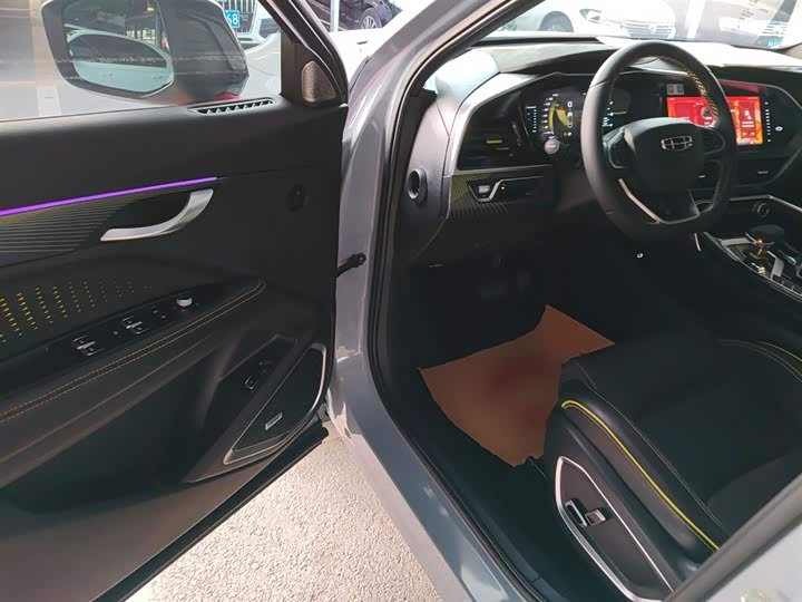 Фото 16 - Geely Tugella S