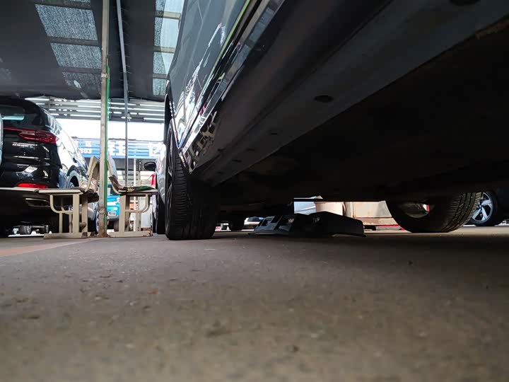 Фото 21 - Geely Tugella S