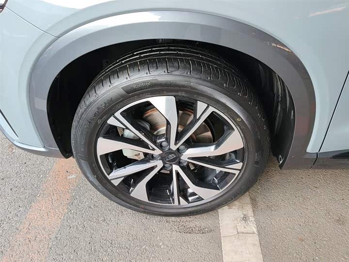 Фото 23 - Geely Tugella S