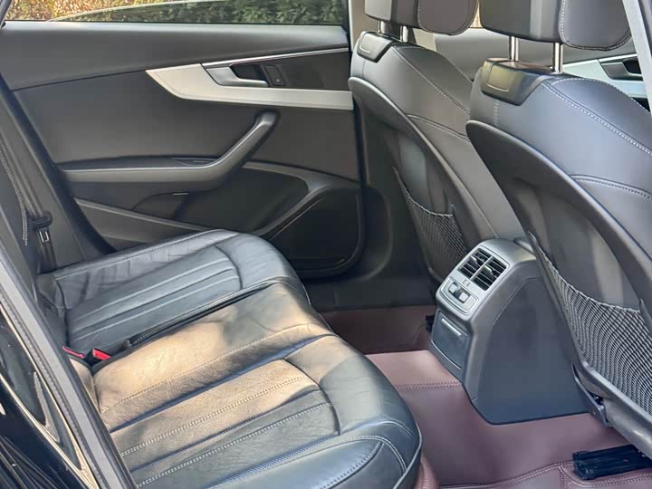 Фото 5 - Audi A4L