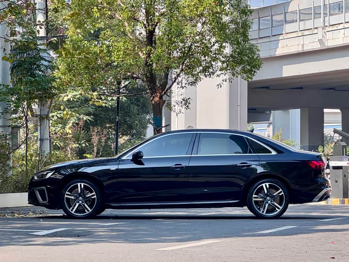 Фото 8 - Audi A4L