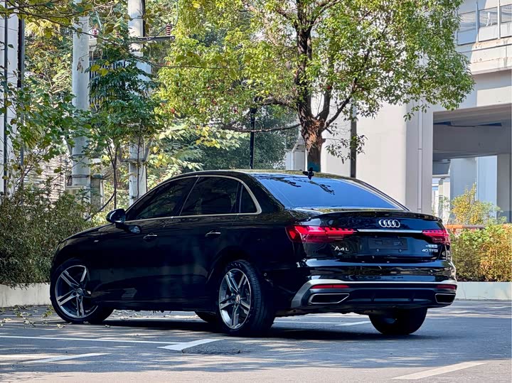 Фото 9 - Audi A4L