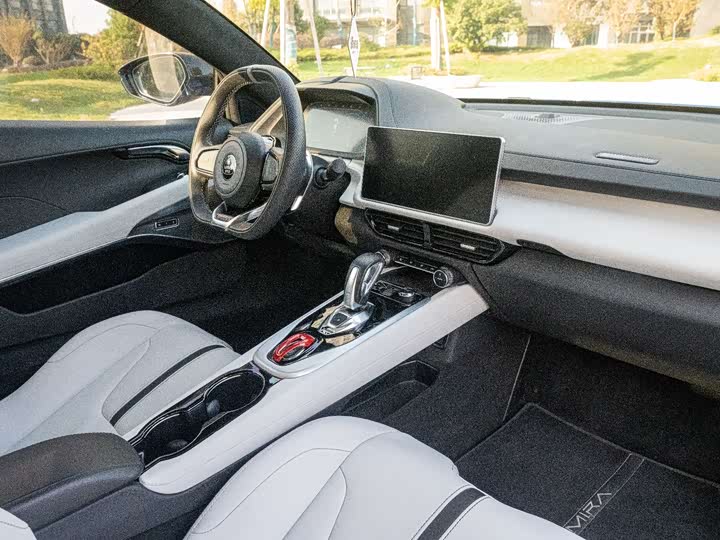 Фото 9 - Lotus Emira