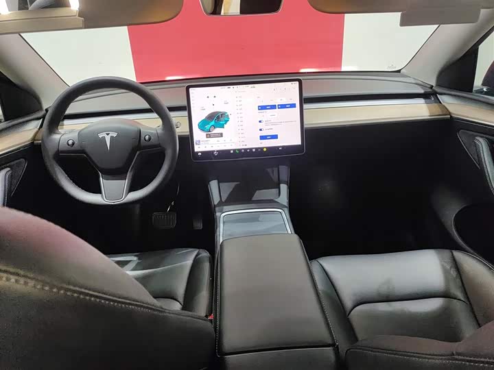 Фото 10 - Tesla Model Y