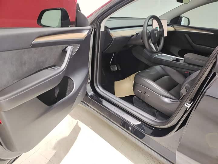 Фото 16 - Tesla Model Y