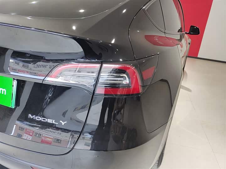 Фото 8 - Tesla Model Y