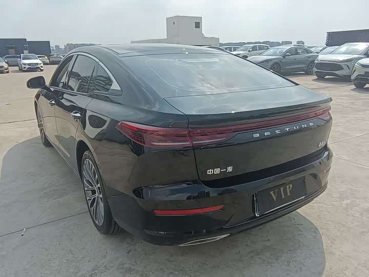 Фото 10 - Bestune B70