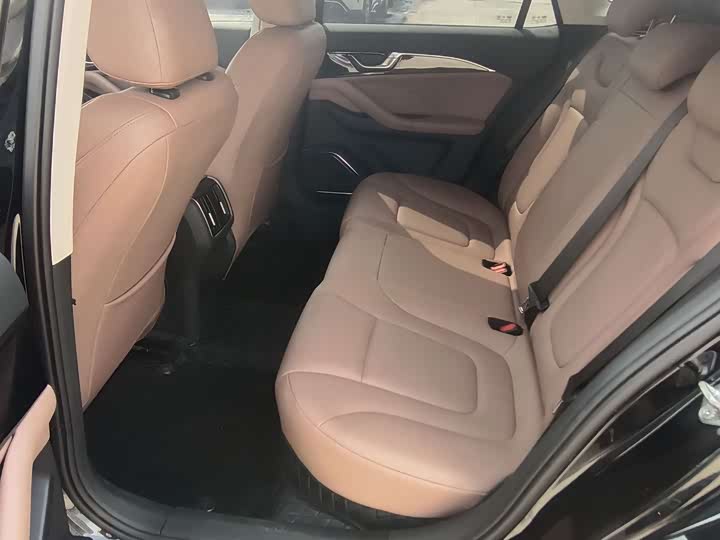 Фото 7 - Bestune B70