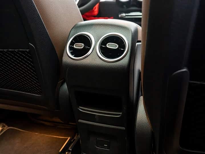 Фото 17 - Mercedes-Benz GLB-Class